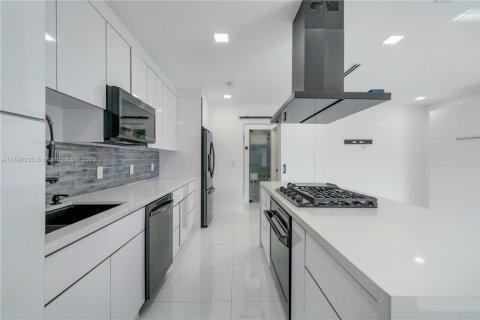 Condominio en venta en North Miami, Florida, 1 dormitorio, 57.6 m2 № 1934532 - foto 8