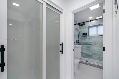 Condominio en venta en North Miami, Florida, 1 dormitorio, 57.6 m2 № 1934532 - foto 18