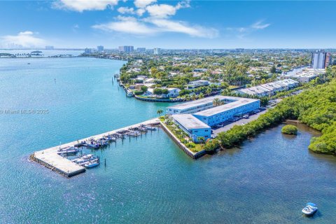 Condominio en venta en North Miami, Florida, 1 dormitorio, 57.6 m2 № 1934532 - foto 5