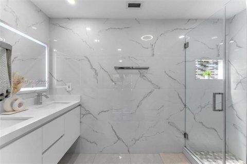 Copropriété à vendre à Miami, Floride: 2 chambres, 90.12 m2 № 2338958 - photo 11