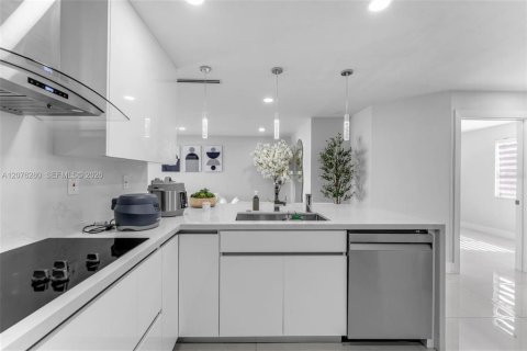 Copropriété à vendre à Miami, Floride: 2 chambres, 90.12 m2 № 2338958 - photo 5