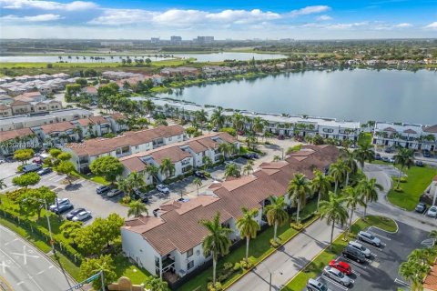 Copropriété à vendre à Miami, Floride: 2 chambres, 90.12 m2 № 2338958 - photo 24