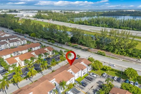 Copropriété à vendre à Miami, Floride: 2 chambres, 90.12 m2 № 2338958 - photo 29