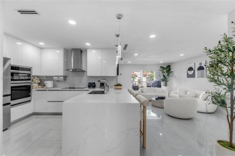 Copropriété à vendre à Miami, Floride: 2 chambres, 90.12 m2 № 2338958 - photo 3