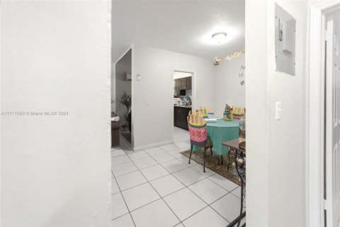 Immobilier commercial à vendre à Miami, Floride: 144 m2 № 2079046 - photo 16