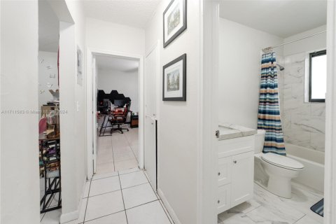 Immobilier commercial à vendre à Miami, Floride: 144 m2 № 2079046 - photo 14