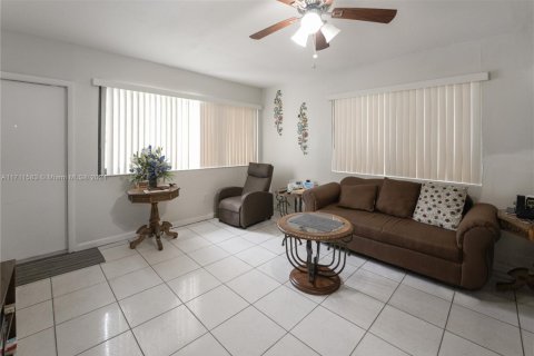 Immobilier commercial à vendre à Miami, Floride: 144 m2 № 2079046 - photo 5