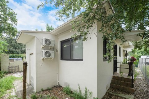 Immobilier commercial à vendre à Miami, Floride: 144 m2 № 2079046 - photo 27