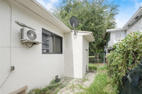 Immobilier commercial à vendre à Miami, Floride: 144 m2 № 2079046 - photo 25