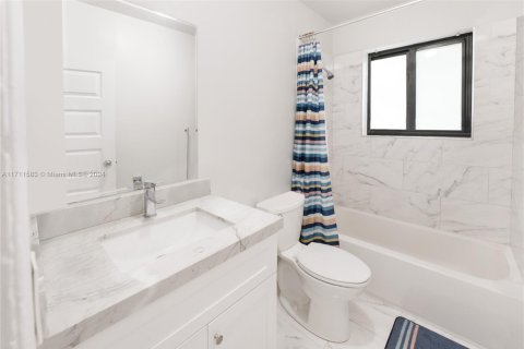 Immobilier commercial à vendre à Miami, Floride: 144 m2 № 2079046 - photo 9