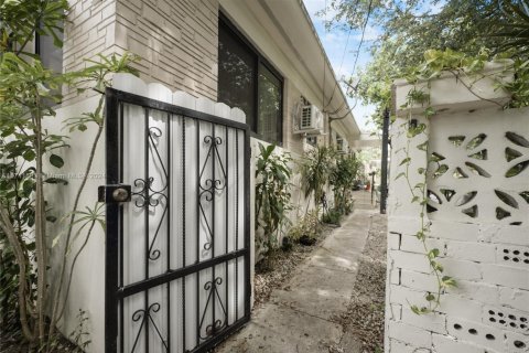 Immobilier commercial à vendre à Miami, Floride: 144 m2 № 2079046 - photo 18