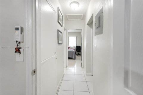 Immobilier commercial à vendre à Miami, Floride: 144 m2 № 2079046 - photo 8