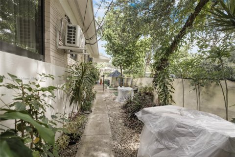 Immobilier commercial à vendre à Miami, Floride: 144 m2 № 2079046 - photo 19