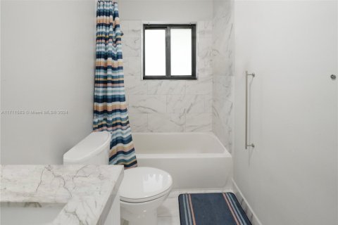 Immobilier commercial à vendre à Miami, Floride: 144 m2 № 2079046 - photo 10