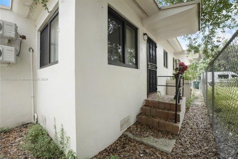 Immobilier commercial à vendre à Miami, Floride: 144 m2 № 2079046 - photo 29