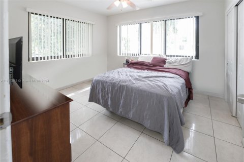 Immobilier commercial à vendre à Miami, Floride: 144 m2 № 2079046 - photo 11