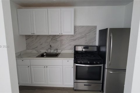 Apartamento en alquiler en Miami, Florida, 2 dormitorios, 78.97 m2 № 2153165 - foto 2