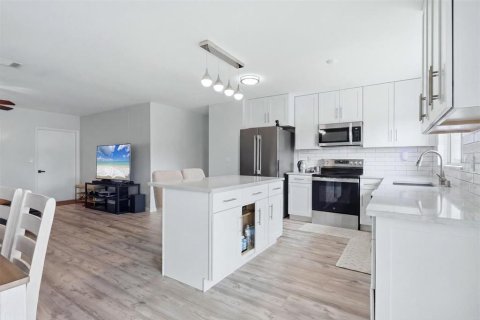 Villa ou maison à vendre à North Port, Floride: 3 chambres, 127.83 m2 № 2150337 - photo 6