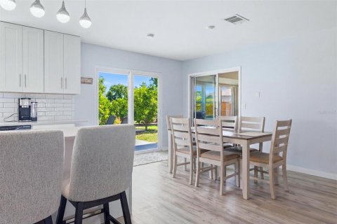Villa ou maison à vendre à North Port, Floride: 3 chambres, 127.83 m2 № 2150337 - photo 12