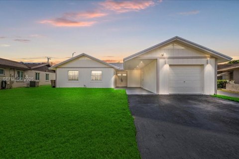 Купить виллу или дом в Дейви, Флорида 4 спальни, 132.01м2, № 1990878 - фото 1