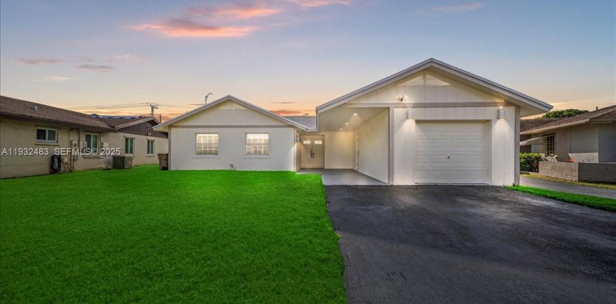 Дом в Дейви, Флорида 4 спальни, 132.01м2 № 1990878