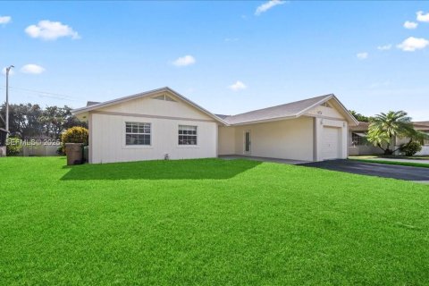 Купить виллу или дом в Дейви, Флорида 4 спальни, 132.01м2, № 1990878 - фото 2