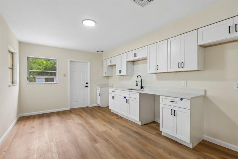 House in Tampa, Florida 2 bedrooms, 80.27 sq.m. № 2232395 - photo 4