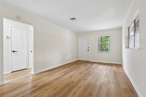 House in Tampa, Florida 2 bedrooms, 80.27 sq.m. № 2232395 - photo 7