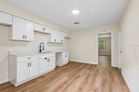 House in Tampa, Florida 2 bedrooms, 80.27 sq.m. № 2232395 - photo 3