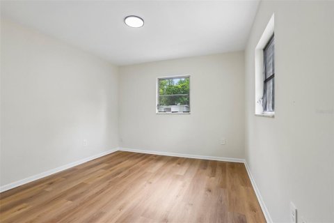 House in Tampa, Florida 2 bedrooms, 80.27 sq.m. № 2232395 - photo 12