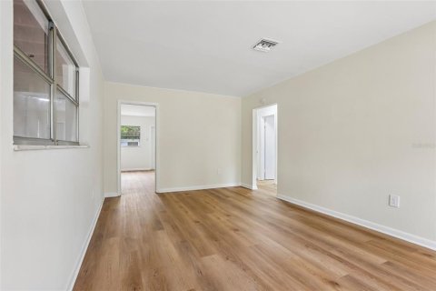 House in Tampa, Florida 2 bedrooms, 80.27 sq.m. № 2232395 - photo 6
