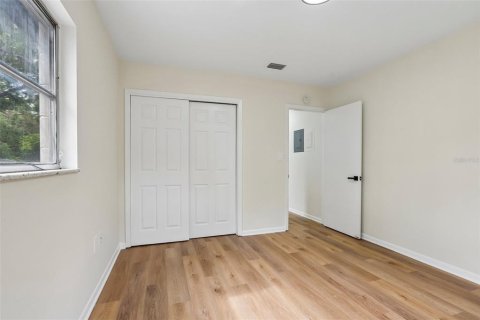 House in Tampa, Florida 2 bedrooms, 80.27 sq.m. № 2232395 - photo 13
