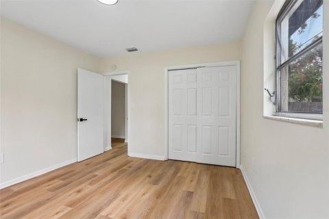 House in Tampa, Florida 2 bedrooms, 80.27 sq.m. № 2232395 - photo 9