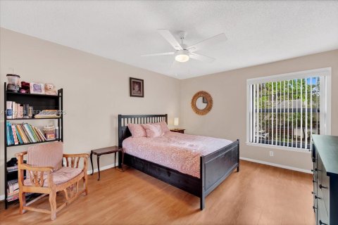 Adosado en venta en Hollywood, Florida, 3 dormitorios, 152.36 m2 № 1992328 - foto 19