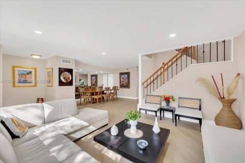 Adosado en venta en Hollywood, Florida, 3 dormitorios, 152.36 m2 № 1992328 - foto 2