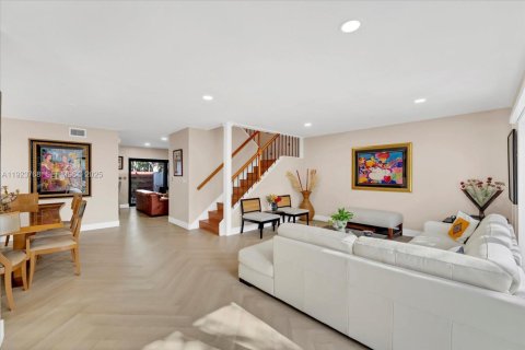 Adosado en venta en Hollywood, Florida, 3 dormitorios, 152.36 m2 № 1992328 - foto 1