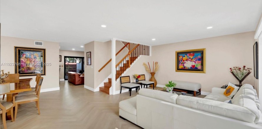 Adosado en Hollywood, Florida 3 dormitorios, 152.36 m2 № 1992328
