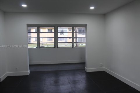 Condominio en alquiler en Dania Beach, Florida, 2 dormitorios, 98.48 m2 № 2088633 - foto 9