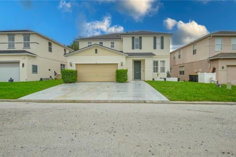 House in Davenport, Florida 5 bedrooms, 238.85 sq.m. № 2283378