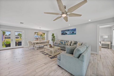 Casa en venta en Port Charlotte, Florida, 3 dormitorios, 137.96 m2 № 1899184 - foto 5