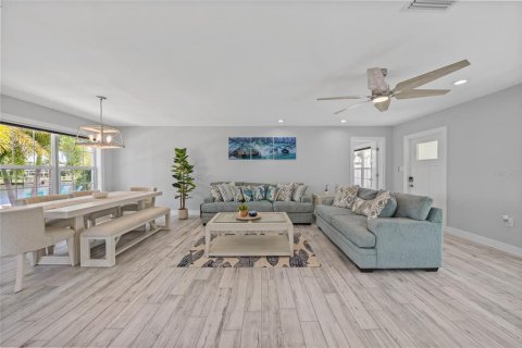 Casa en venta en Port Charlotte, Florida, 3 dormitorios, 137.96 m2 № 1899184 - foto 7