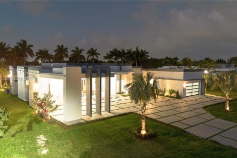 Casa en venta en Miami, Florida, 5 dormitorios, 334.45 m2 № 2045273 - foto 2