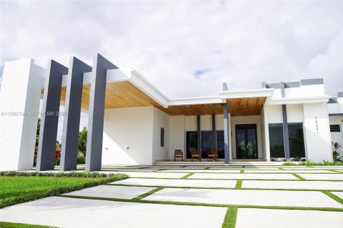 Casa en venta en Miami, Florida, 5 dormitorios, 334.45 m2 № 2045273 - foto 4