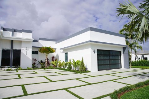 Casa en venta en Miami, Florida, 5 dormitorios, 334.45 m2 № 2045273 - foto 5