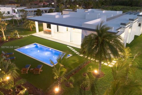 Casa en venta en Miami, Florida, 5 dormitorios, 334.45 m2 № 2045273 - foto 11