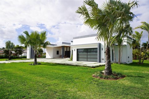 Casa en venta en Miami, Florida, 5 dormitorios, 334.45 m2 № 2045273 - foto 8