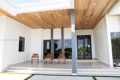 Casa en venta en Miami, Florida, 5 dormitorios, 334.45 m2 № 2045273 - foto 14