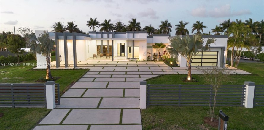Casa en Miami, Florida 5 dormitorios, 334.45 m2 № 2045273