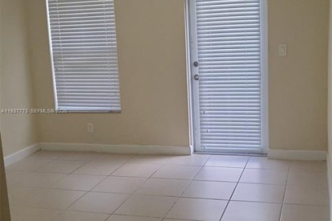 Townhouse in Miami, Florida 4 bedrooms, 174.28 sq.m. № 1997432 - photo 5