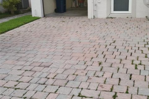 Townhouse in Miami, Florida 4 bedrooms, 174.28 sq.m. № 1997432 - photo 15